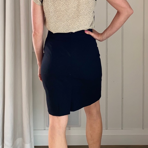 Black pencil skirt - Picture 2 of 5